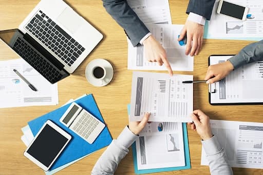 Thực hiện thủ tục đăng ký doanh nghiệp theo quy định pháp luật