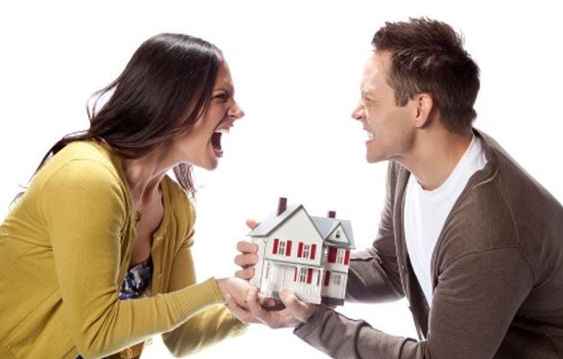 Khi ly hôn thì cha mẹ có phải chia tài sản của mình cho con hay không?