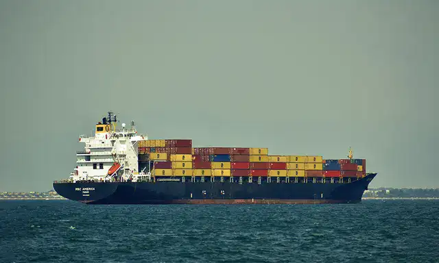proses bongkar muat kontainer cargo laut ekspedisi surabaya samarinda