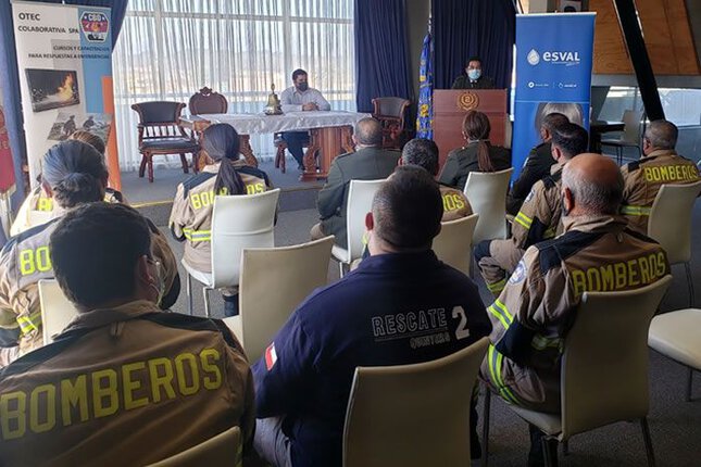 Esval y Bomberos