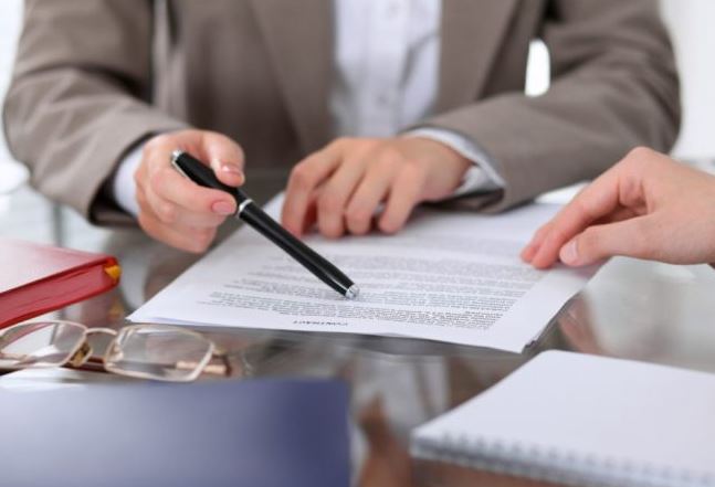 Khi ly hôn có cần phải chuyền khẩu khỏi nhà chồng hay không?