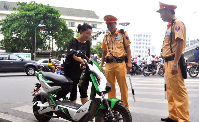 Xe đạp điện vượt đèn đỏ bị phạt bao nhiêu tiền?