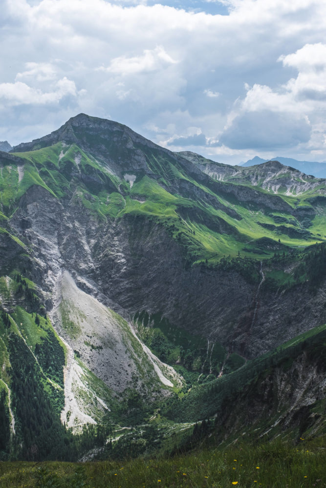Steile Abbruchkante unterhalb des Schrecksees