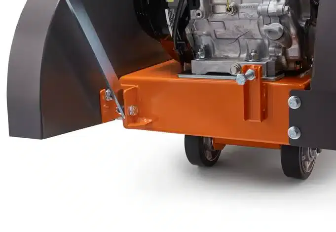 The silver engine of FS400LV 11.7HP 20″ HONDA