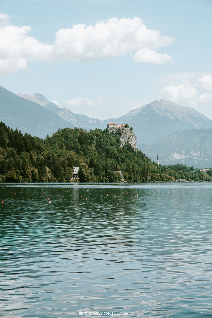 Rich results on Google's SERP when searching for ‘เที่ยวทะเลสาบเบลด (Lake Bled) สโลวีเนีย’, ‘เที่ยวทะเลสาบเบลด’, ‘Lake Bled’, ‘เที่ยว Lake Bled’, ‘ทะเลสาบเบลด’, ‘ทะเลสาบ bled สโลวีเนีย’, ‘ที่เที่ยวสโลวีเนีย’, ‘เที่ยวสโลวีเนีย’, ‘เที่ยวสโลวีเนียด้วยตัวเอง’, ‘แพลนเที่ยวสโลวีเนีย’, ‘วางแผนเที่ยวสโลวีเนีย’, ‘รีวิวเที่ยวสโลวีเนีย’, and ‘ขับรถเที่ยวสโลวีเนีย’