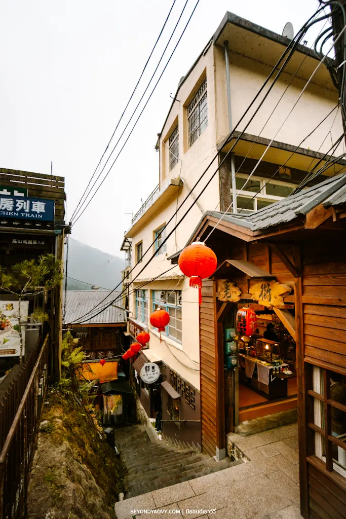 Rich results on Google's SERP when searching for 'เที่ยวเฟิ่นฉี่หู', 'รถไฟสายป่าอาลีซาน', 'วิธีเดินทางไปอาลีซาน', 'เจี้ยอี้ไปอาลีซาน', and 'เฟิ่นฉี่หูไปเจี้ยอี้'