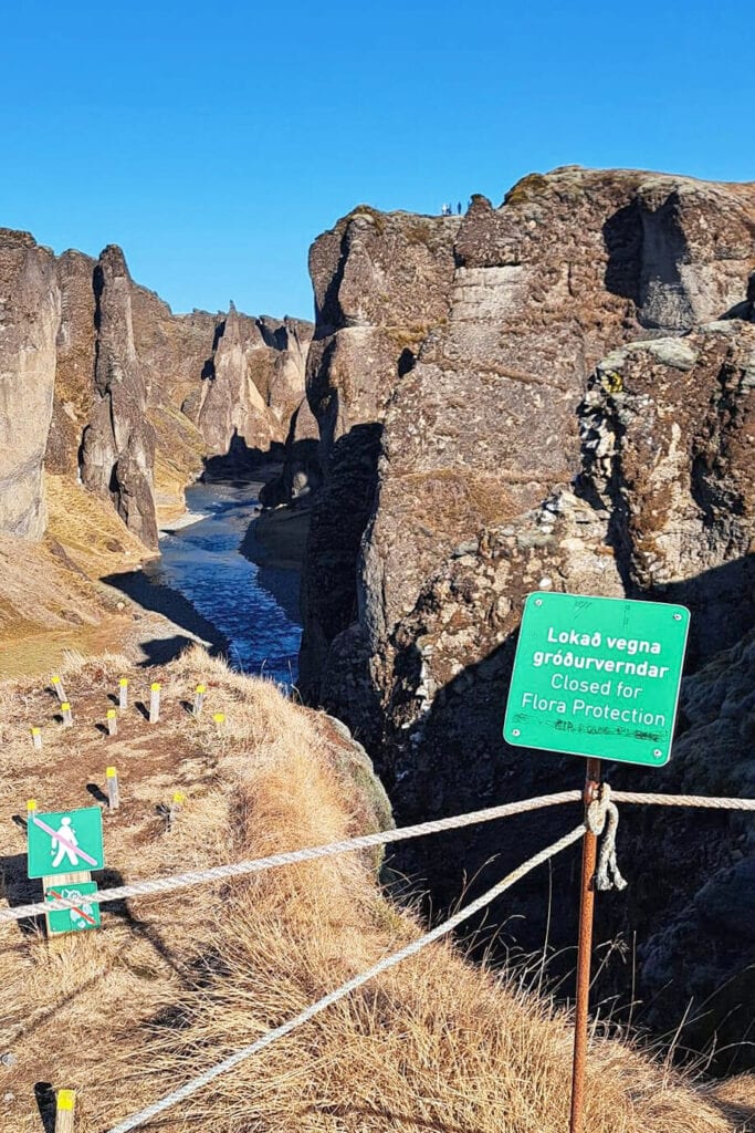 The sign telling people to stay on the path to protect the flora