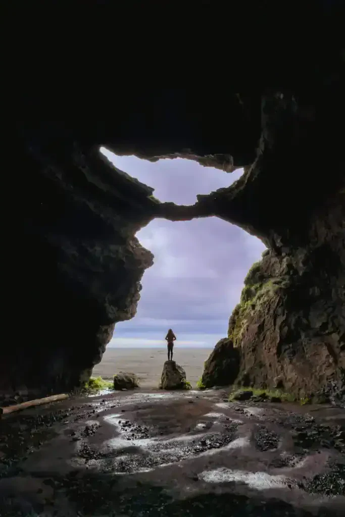 Standing inside Gígjagjá