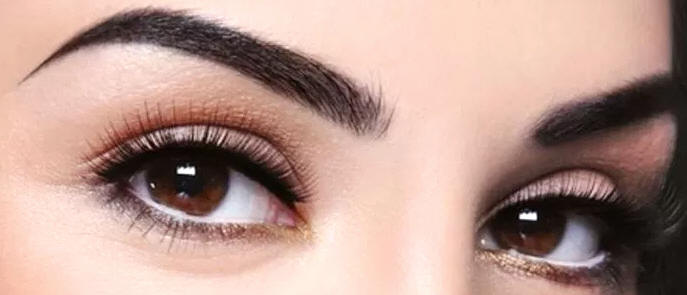 implante de cejas