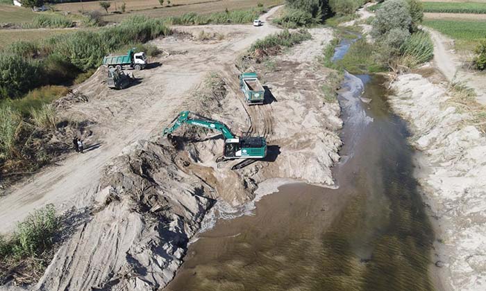 Karpuzlu’da yatak temizleme çalışmaları yapıldı