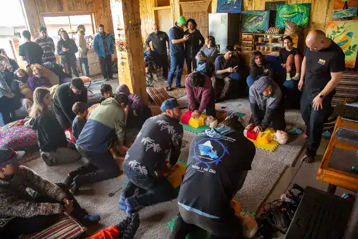 Surf y comunidad: Profesionales de la disciplina realizaron jornada de seguridad en Rinconada - Fulloutdoor