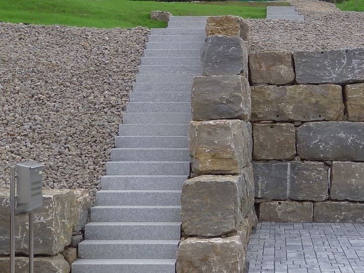 Trockenmauersteine Gartenmauer Quader Böschungssteine Muschelkalk Blockstufen Treppe Granit Natursteine Eckert Frankenhardt Gartengestalltung Schwäbisch Hall Crailsheim Gaildorf Ellwangen