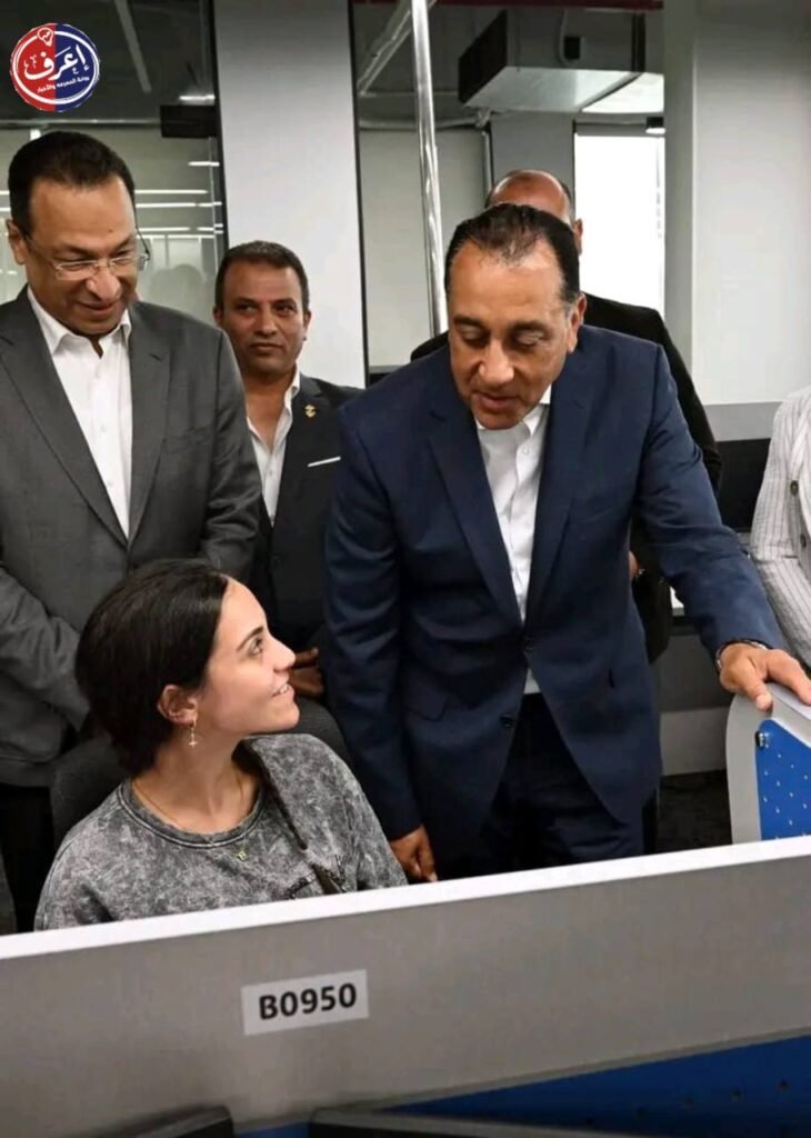 رئيس الوزراء يستمع إلى قصص نجاح الكوادر المصرية