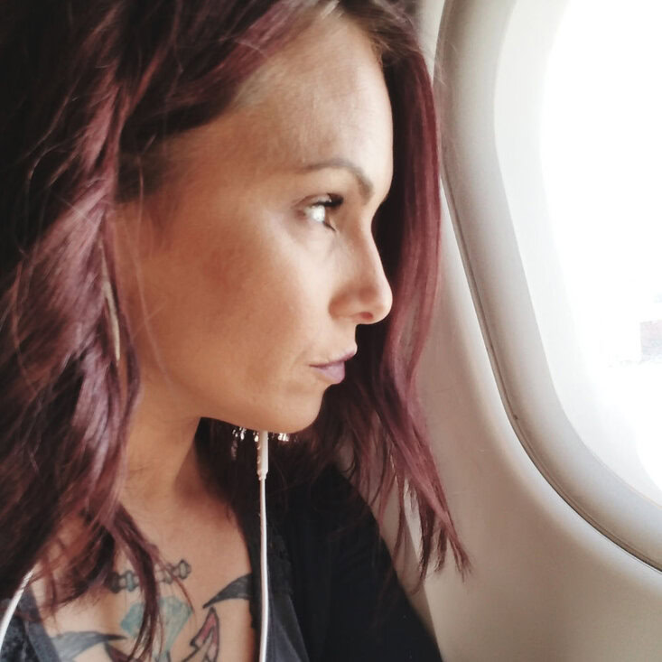 what to wear on a plane, Christa Thompson, Travel Blogger