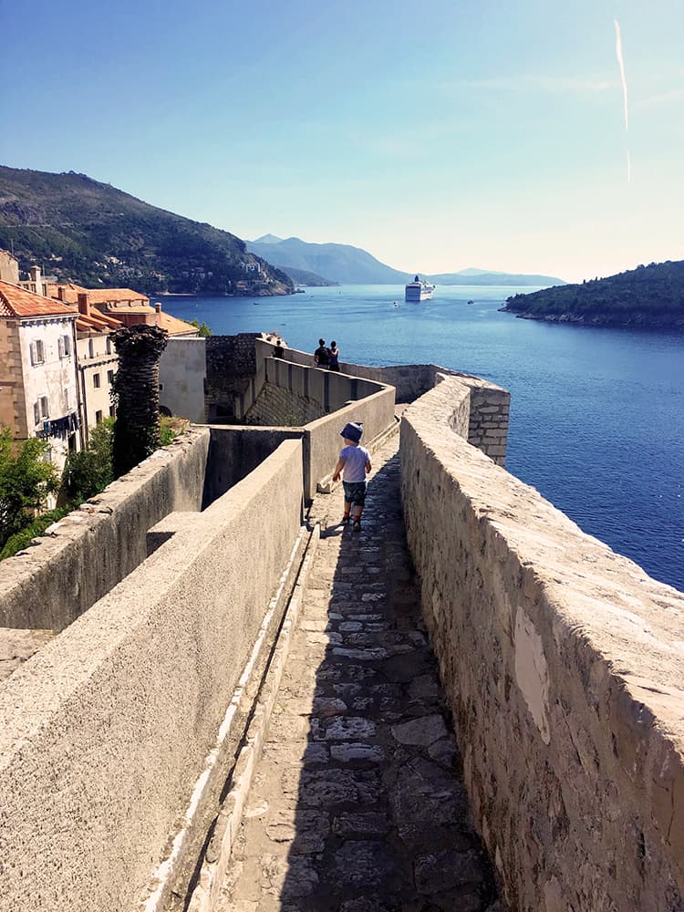 Dubrovnik city wall: most the walk over the city wall is safe for kids to run by them self