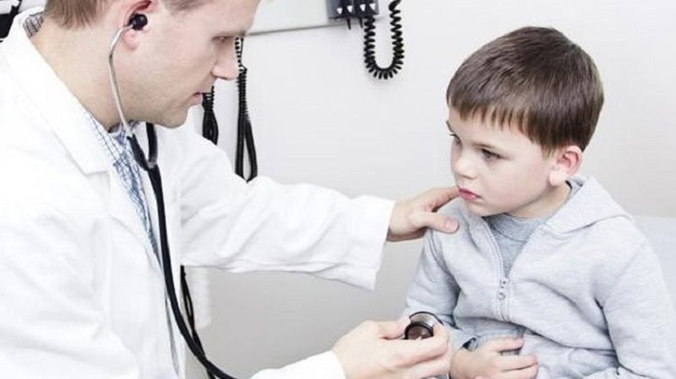 Periksakan ke dokter apabila gigi anak tidak sengaja tertelan, Sumber: manado.tribunnews.com