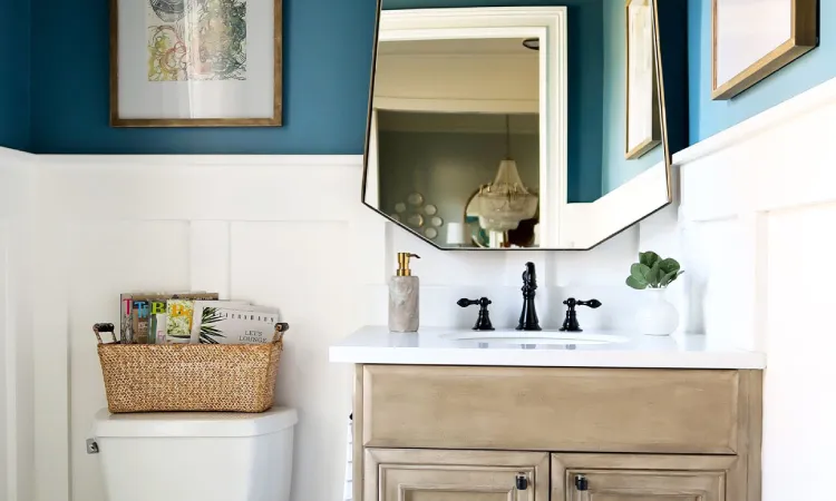 Powder room klasik, Sumber: bhg.com