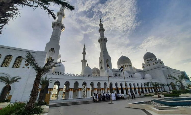 Kawasan Masjid Raya Sheikh Zayed Surakarta, Sumber: kompas.id