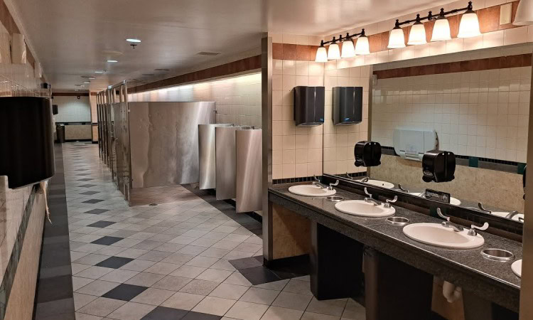 Desain toilet di bioskop, Sumber: youtube.com