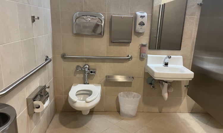 Persyaratan toilet umum di rumah sakit, Sumber: ostomy.org