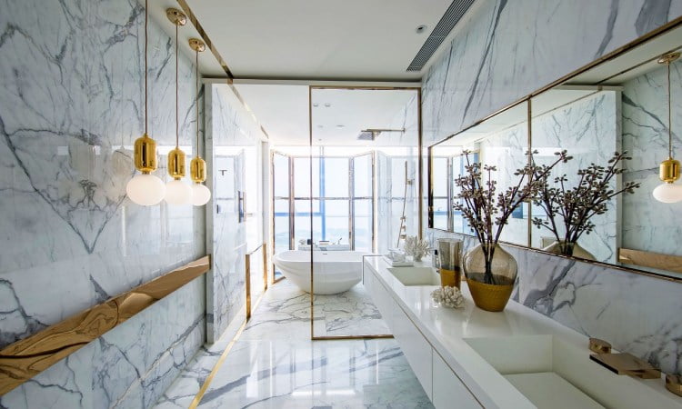 Perabot kamar mandi mewah, Sumber: hearstapps.com