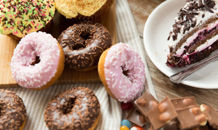 Meminimalisir konsumsi makanan manis, Sumber: alliancedental.ca