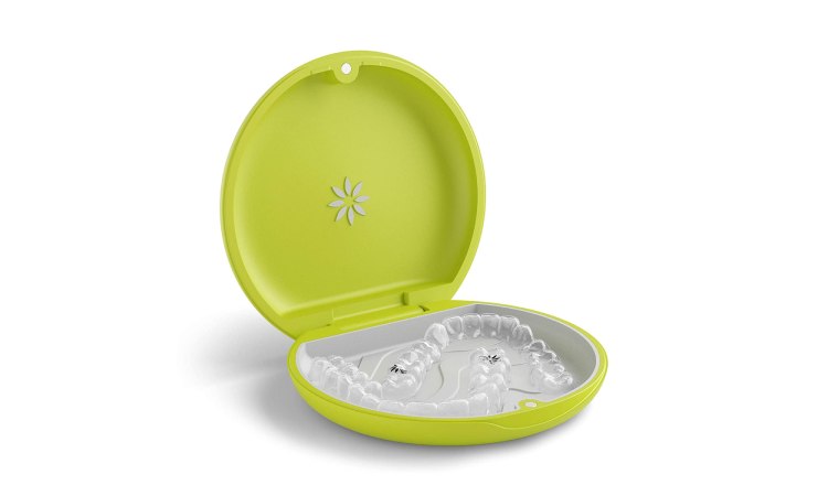 Perbedaan aligner dan retainer, Sumber: ubuy.co.id
