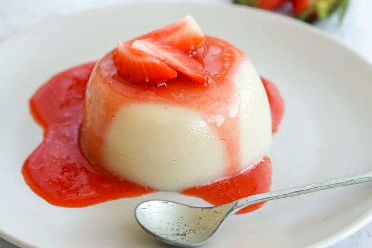 Makanan setelah pasang behel salah satunya adalah puding, Sumber: thespruceeats.com