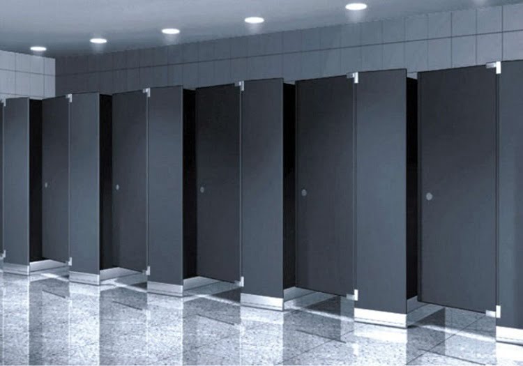 Sekat toilet aluminium, Sumber: envohygeventures.com