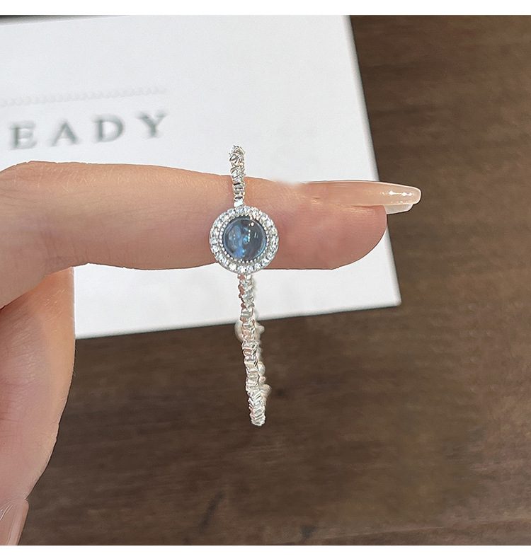 "Aquamarine Gemstone for Clarity"