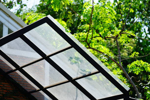 kanopi kaca, kini mulai banyak diminati. sumber: istockphoto.com