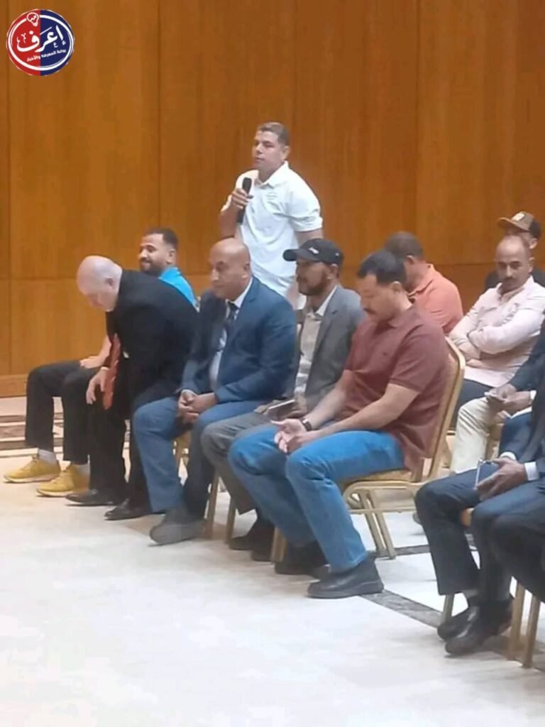 الوزير يستمع إلى مطالب الجالية المصرية