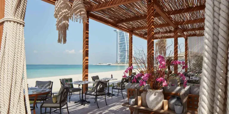 كافيهات مطلة علي البحر في دبي