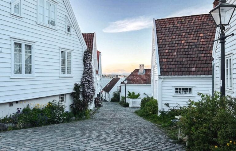 The streets of Stavanger old town with pretty flowers - 5 days in Stavanger