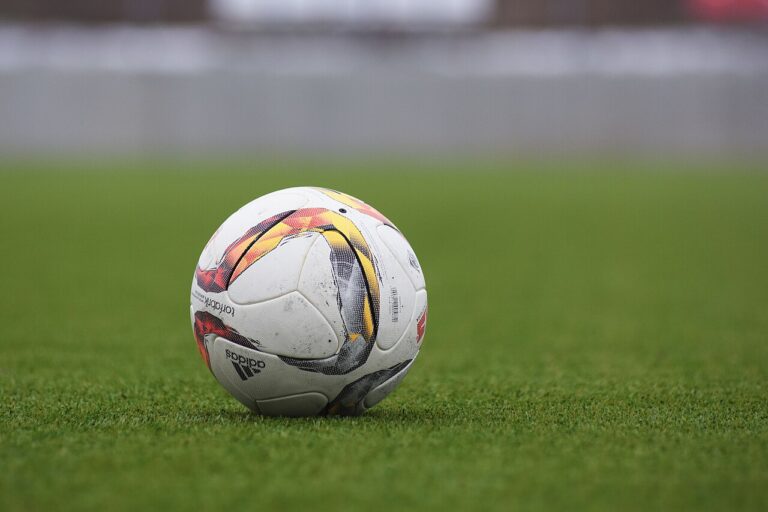 Taruhan Tetap vs Taruhan Persentase: Mana yang Lebih Baik? 3 artikel 26930 foto sepak bola 1