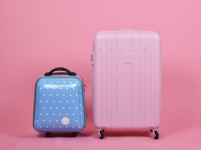 store luggage