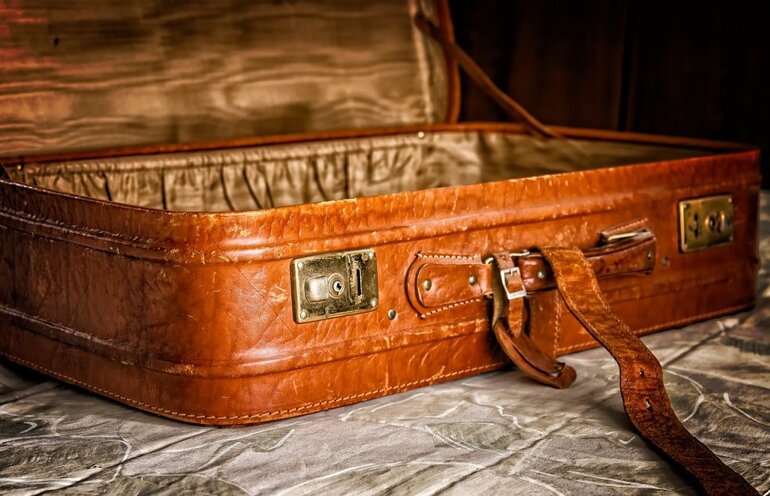 moving to a new country, clothing for your vacation, suitcase, luggage