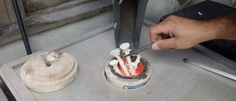 Melting Gold in an Induction Furnace Melting Gold in an Induction Furnace