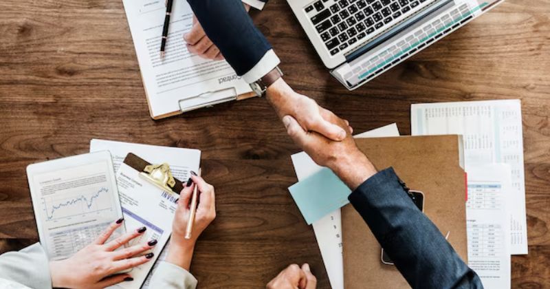 Khi thành lập công ty, bạn cần có những chiến lược rõ ràng và tìm kiếm sự hỗ trợ từ các bên liên quan.