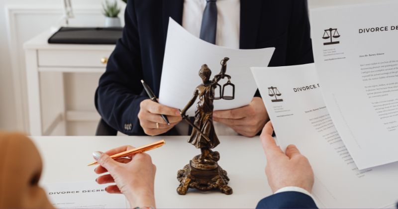 Luật sư giải quyết ly hôn hỗ trợ những tranh chấp và yêu cầu gì?