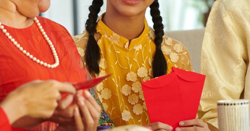 Cha mẹ có quyền giữ tiền lì xì của con hay không