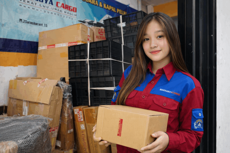 proses pengiriman barang dari ekspedisi semarang sidenreng bersama makharya cargo