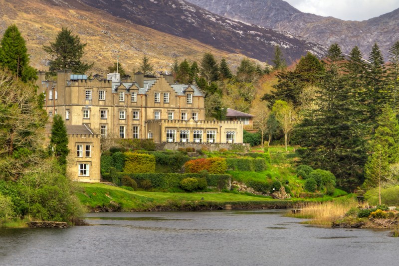 Ballynahinch Castle, Castle hotel