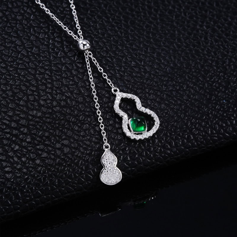 Adjustable Cross Chain Detail