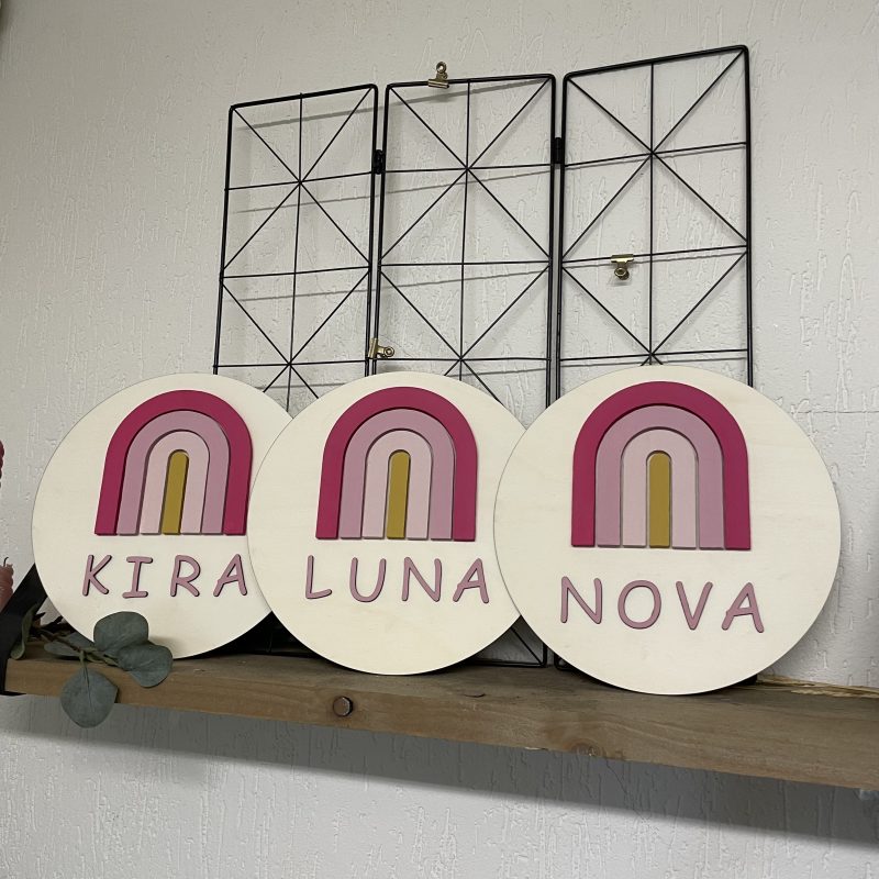 Muurcirkel regenboog borden met naam