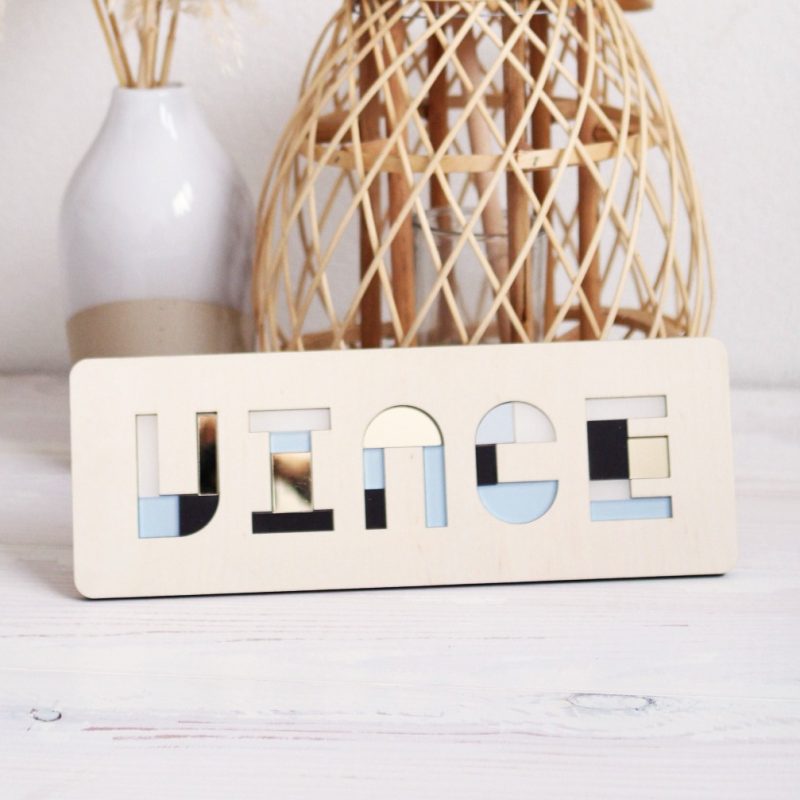 Naampuzzel hout voor kindeNaampuzzel hout voor kinderen in kleuren Blueberry en Goldren in kleuren Blueberry en Gold