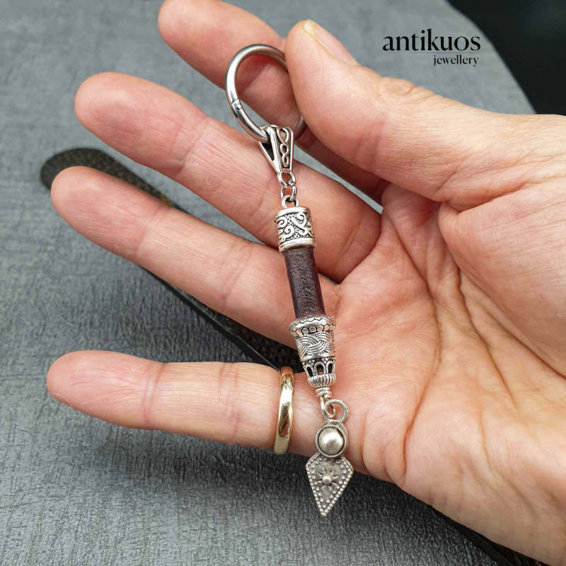 Leather and metal tribal earring - Image 2