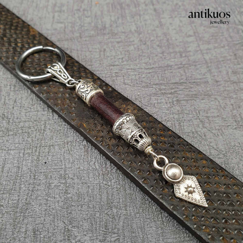 Leather and metal tribal earring - Image 3