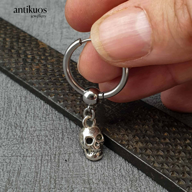 Skull hoop earring - Image 2