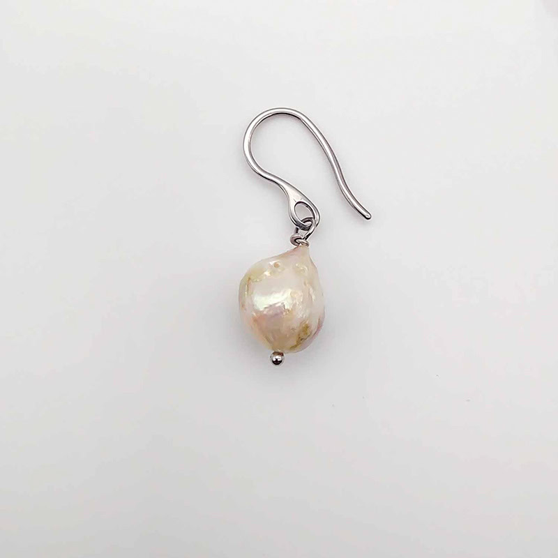 Baroque pearl earring - Image 3
